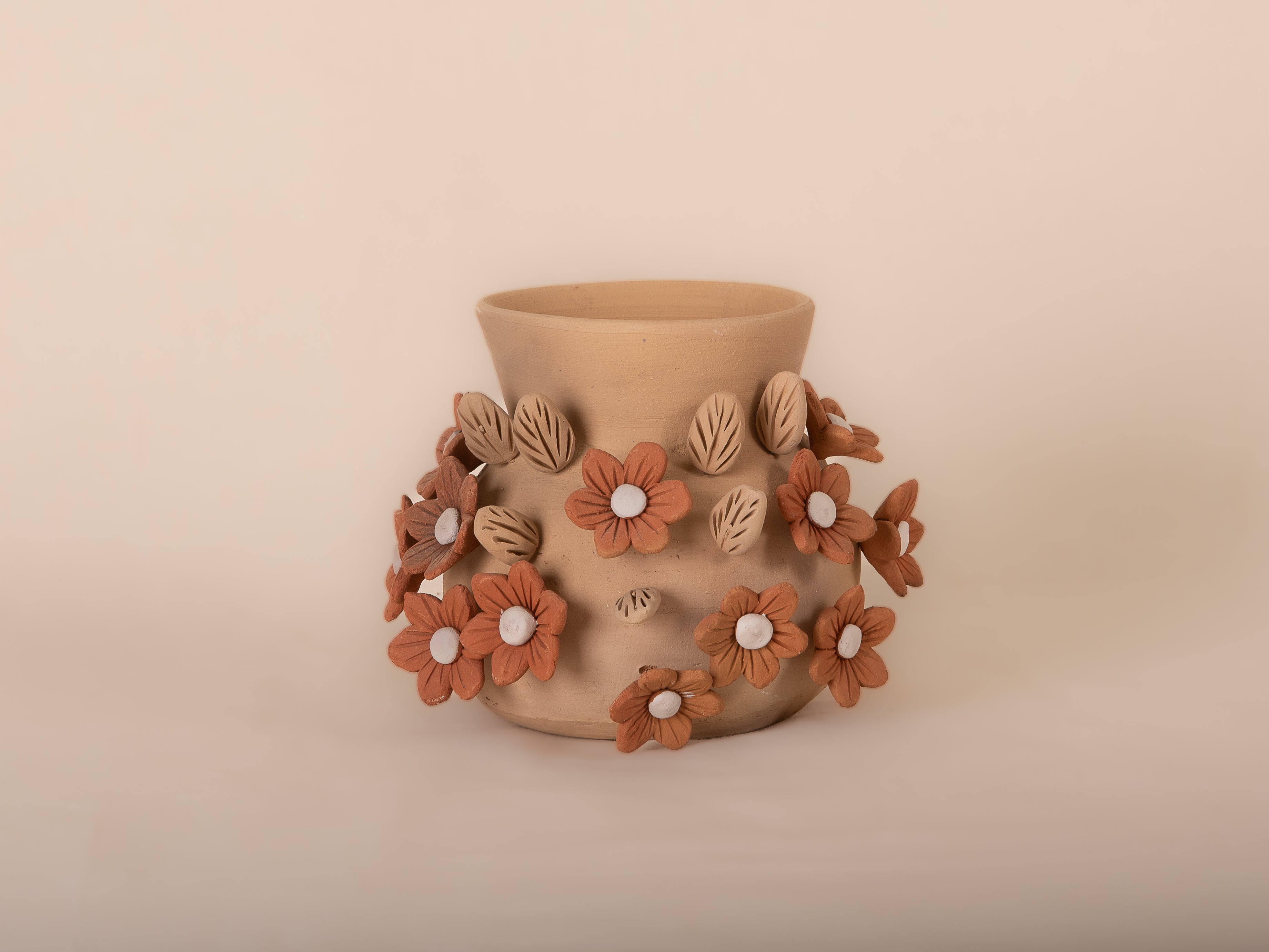 Tibor mediano flores pastillaje natural